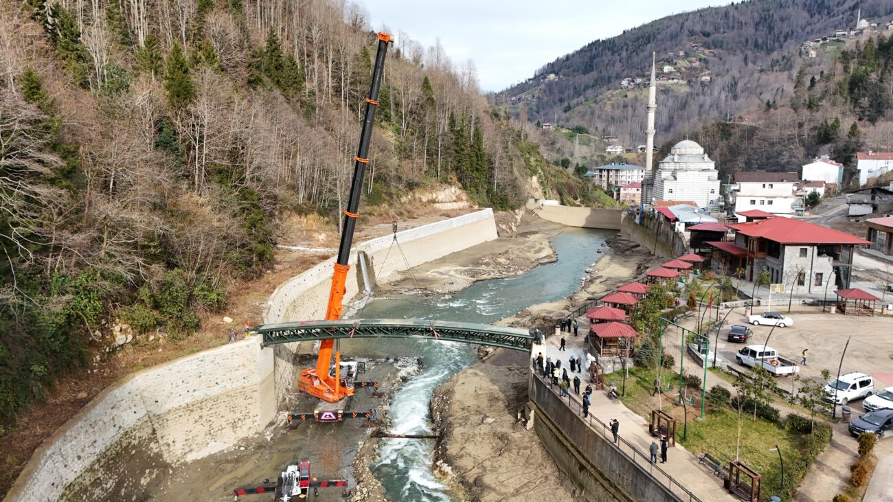 Rize Hemşin Çelik Yaya Köprüsü